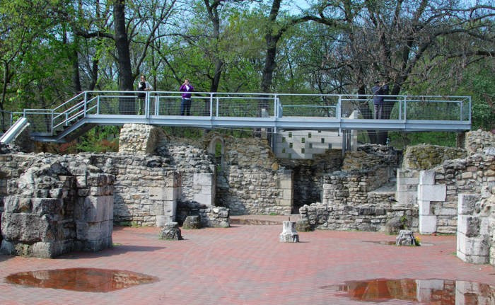 Nhóm nghiên cứu đã phát hiện được 26 vết thương vào thời điểm tử vong, bao gồm 9 vết thương ở hộp sọ và 17 vết thương ở các vị trí khác trên cơ thể. Ảnh: Petr Šmerkl/CC BY-SA 3.0.