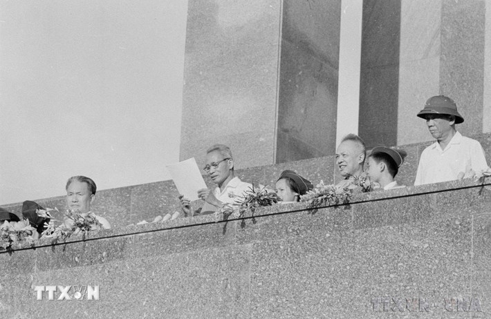 Thủ tướng Phạm Văn Đồng đọc diễn văn kỷ niệm 30 năm thành lập nước Việt Nam Dân chủ Cộng hòa. (Ảnh: TTXVN)