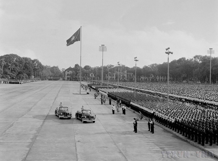 Quảng trường Ba Đình trong Lễ kỷ niệm 30 năm Quốc khánh (2-9-1975). (Ảnh: TTXVN)