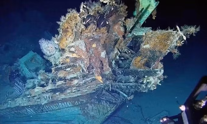 Những hiện vật đầu tiên được Colombia trục vớt từ tàu San José bao gồm các đồng tiền bằng vàng và đồng, cũng như một khẩu pháo. Ảnh: Colombian Presidency.