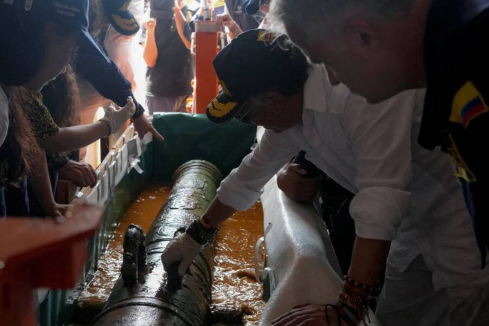 Mới đây, Colombia thông báo đã trục vớt thành công những hiện vật đầu tiên từ xác tàu đắm San José chìm ở vùng biển Caribe hơn 300 năm trước. Ảnh: Colombian Presidency.