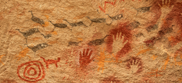 Hình thức nghệ thuật được người Neanderthal thực hiện bao gồm các hình vẽ bàn tay. Họ làm điều đó bằng cách bôi màu vẽ lên bàn tay rồi ấn chặt vào bề mặt muốn để lại hình vẽ. Ảnh: durham.ac.uk.