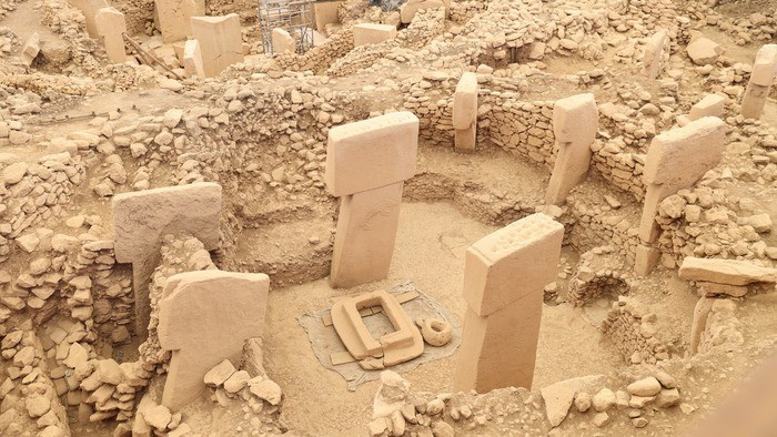 Kết quả sơ bộ cho thấy Mendik Tepe có thể thuộc giai đoạn đầu của thời Đồ đá mới, có khả năng có trước cả Göbekli Tepe và Karahantepe - một di chỉ lân cận cũng nổi tiếng với các cột nhân hình. Nếu thông tin này được xác nhận, Mendik Tepe sẽ trở thành một di tích quan trọng trong việc tìm hiểu về mảnh ghép then chốt trong việc hiểu về thời Đồ đá mới, quá trình con người chuyển sang canh tác nông nghiệp và định cư. Ảnh: GETTY.