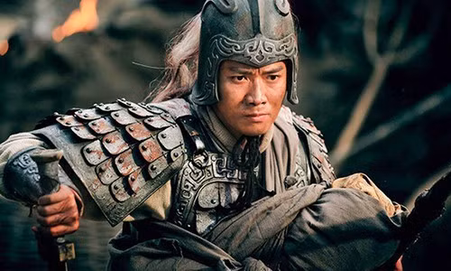 Kể từ khi làm việc cho Lưu Bị, Triệu Vân đã chứng tỏ bản thân là vị tướng trí dũng song toàn, được chủ tử tin tưởng, trọng dụng. Ông cũng được thuộc hạ và dân chúng yêu mến, kính trọng.