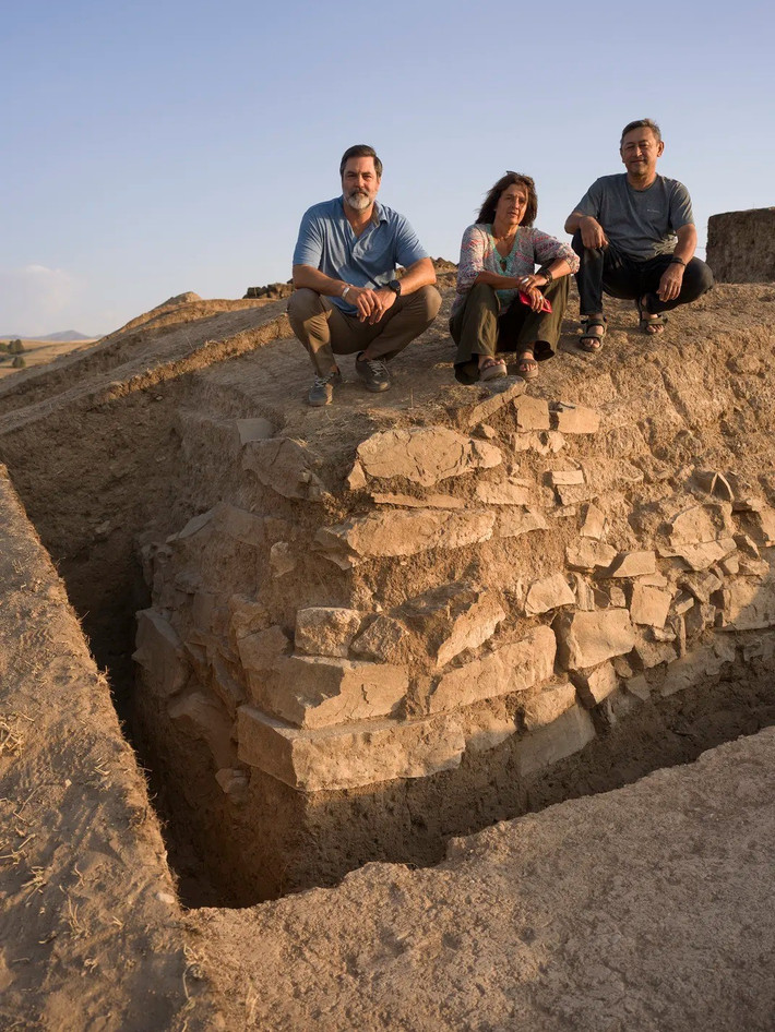 Tại di chỉ này, các nhà khảo cổ đã phát hiện bằng chứng về những xưởng sắt từng rất thịnh vượng, cũng như các hiện vật như đồ trang sức, đồ gốm và hạt cườm. Ảnh: Simon Norfolk.