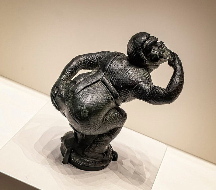 Theo các chuyên gia, bức tượng được chế tác bằng đồng, cao 6 cm. Căn cứ vào kiểu dáng của pho tượng, các chuyên gia nhận định hiện vật được tạo ra vào khoảng thế kỷ 1 hoặc 2 sau Công nguyên tại La Mã. Ảnh: wikimedia commons.