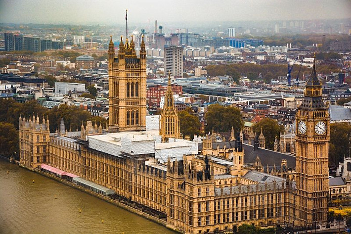Các cuộc khai quật tại cung điện Westminster đang được tiến hành. Hiện tại, nhóm khảo cổ đang khai quật 14 hố thăm dò, khoan 10 lỗ khoan khảo cổ địa chất và khảo sát bờ sông để tìm kiếm hiện vật. Công việc này sẽ tiếp tục đến năm 2026 và báo cáo đầy đủ về những phát hiện dự kiến được công bố năm 2027. Ảnh: thatsup.co.uk.