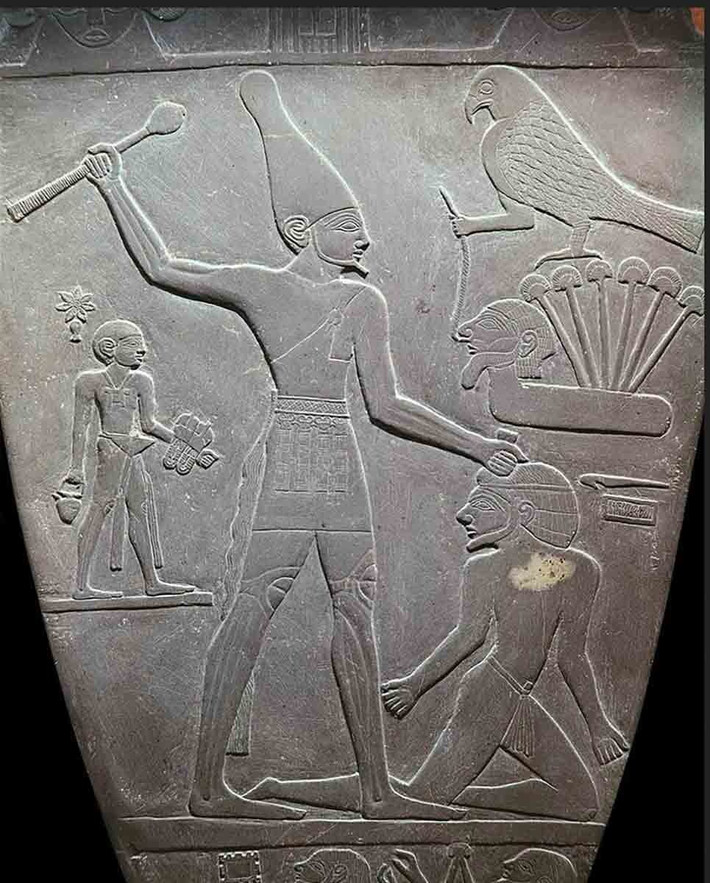 Đây là lần đầu tiên sau gần 80 năm, giới khảo cổ phát hiện những bức tượng tang lễ bên trong lăng mộ hoàng gia ở Tanis nguyên vẹn mà không bị xáo trộn. Theo đó, đây trở thành một trong những phát hiện quan trọng nhất tại địa điểm này kể từ những năm 1940. Ảnh: Egyptian Museum, Cairo.