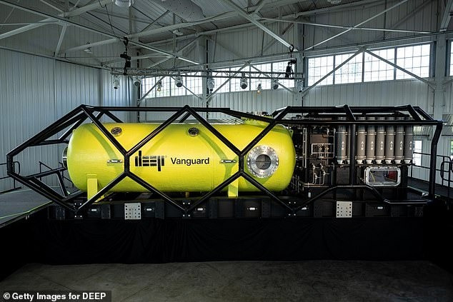 Căn cứ dưới nước được gọi là Vanguard có thiết kế giống một tàu vũ trụ. Được thiết kế để hoạt động ở độ sâu 50m, Vanguard bao gồm một buồng sinh hoạt, một trung tâm lặn và đế nền cố định. Ảnh: Getty Images for DEEP.