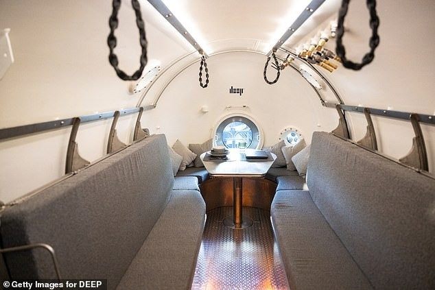 Cấu trúc của Vanguard gồm buồng sinh hoạt, trung tâm lặn và đế nền cố định. Ảnh: Getty Images for DEEP.