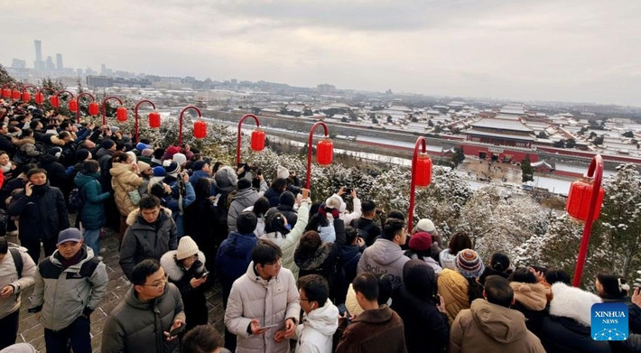 Theo dự báo, từ ngày 17 - 21/1, khối không khí lạnh dự kiến ảnh hưởng phần lớn lãnh thổ Trung Quốc theo hướng từ Bắc xuống Nam, gây sụt giảm nhiệt độ mạnh, kèm gió lớn, mưa, tuyết và băng giá. Ảnh: Li Menglan/Xinhua.