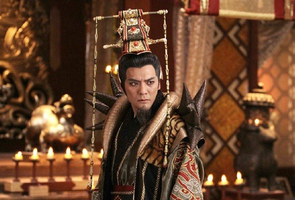 Sái bồn là một kiểu trừng phạt tàn ác khác do Trụ Vương nghĩ ra. Ông hoàng này hạ lệnh đào một cái hào to và sâu. Sau đó, ông sai người đem bỏ nhiều rắn độc vào hào đó. Phạm nhân sẽ phải cởi bỏ toàn bộ trang phục rồi bị xô xuống dưới hào để những con rắn độc tấn công dẫn đến mất mạng.