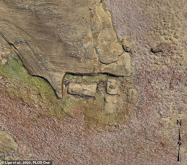 Thay vào đó, mỗi bức tượng Moai trên đảo Phục Sinh được tạo ra bởi một gia tộc nhỏ hoặc một gia đình riêng lẻ. Theo ước tính, chỉ có khoảng 4 - 6 người cùng tạo ra một bức tượng Moai. Ảnh: Lipo et al., 2025, PLOS One.