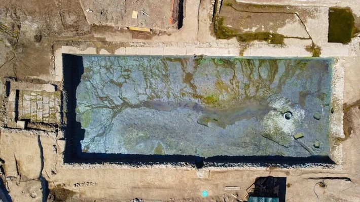 Một trong những phát hiện hấp dẫn nhất tại địa điểm này là tàn tích của một đền thờ. Các nhà khảo cổ học nghi ngờ rằng, công trình này có thể liên quan đến tín ngưỡng thờ Hercules. Trong thần thoại Hy Lạp, Hercules là vị á thần nổi tiếng với sức mạnh phi thường. Ông là con trai của thần Zeus và phụ nữ người phàm tên Alcmene. Ảnh: Italian Ministry of Culture.