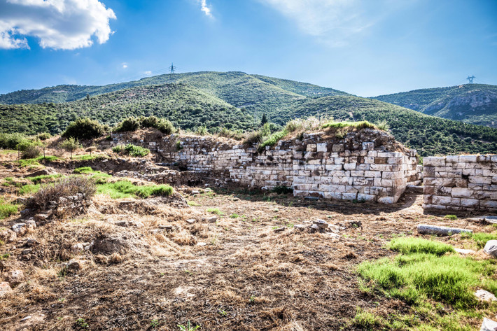 Các nhà nghiên cứu cho hay bức tượng được chế tác từ đá cẩm thạch với các chi tiết được tạc vô cùng tỉ mỉ, bao gồm cả mái tóc. Phần đầu được tạc từ 2 mảnh chạm khắc riêng biệt rồi ghép lại với nhau. Ảnh: worldhistory.org.