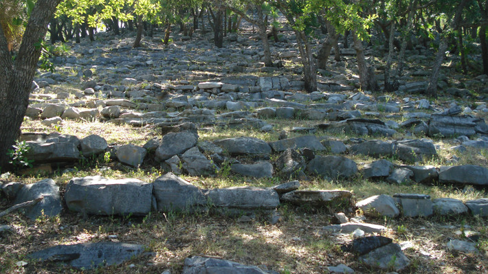 Những hộp sọ có hình giống khối lập phương, với phần đỉnh phẳng tạo nên hình dáng vuông vức, thường được tìm thấy ở những địa điểm xa xôi như El Zapotal ở Veracruz và các khu định cư rải rác của người Maya ở đông nam Mexico. Ảnh: INAH.