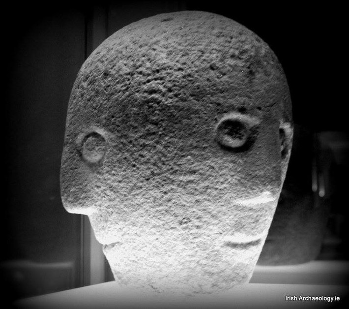 Nhà sử học Jonathan suy đoán đầu Corleck có thể đã được sử dụng trong Lughnasa - lễ hội thu hoạch của người Celt hoặc báo hiệu "sự hủy diệt". Ảnh: irisharchaeology.ie/Facebook.