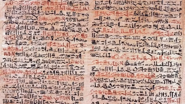 Ca ung thư sớm nhất được biết đến ở tông Người (Hominin) xảy ra cách đây 1,7 triệu năm trong khi bản ghi chép đầu tiên về bệnh ung thư rất lâu sau mới xuất hiện. Vào năm 3000 trước Công nguyên, Imhotep - nhà toán học, bác sĩ và kiến trúc sư nổi tiếng của Ai Cập cổ đại - đã viết cuộn giấy cói Edwin Smith - cuốn "sách giáo khoa" về chấn thương cơ thể và các quy trình phẫu thuật. Ảnh: Pictures from History via Getty.