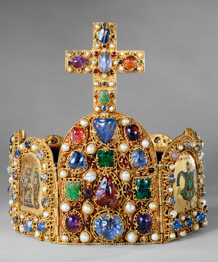 Trong Thế chiến 2, vương miện đăng quang của hoàng đế La Mã Thần thánh được đặt trong Historischer Kunstbunker - một hầm ngầm ở lâu đài Nuremberg. Ảnh: KHM-Museumsverband.