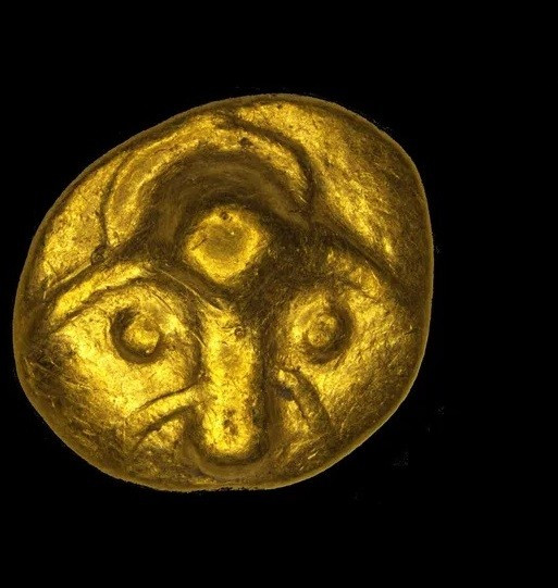 "Đồng tiền vàng là một phần hữu hình trong lịch sử của chúng tôi và cung cấp những hiểu biết mới về hoạt động thương mại với người Celt", Bộ trưởng bang Saxony, Barbara Klepsch, cho biết. Ảnh: Landesamt für Archäologie Sachsen.