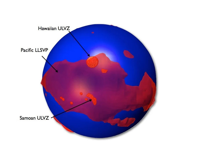 LLSVP là vùng mà sóng địa chấn khi đi qua bị chậm lại bất thường, bởi chúng có thành phần khác biệt so với phần còn lại của lớp phủ. Các bản đồ 3D dựa trên sóng địa chấn cho thấy hành tinh xanh có 2 khối LLSVP có kích thước lớn hơn cả lục địa. Trong đó, một khối nằm bên dưới châu Phi và khối còn lại nằm bên dưới Thái Bình Dương. Ảnh: Sanne.cottaar via Wikimedia Commons (CC BY-SA 3.0).