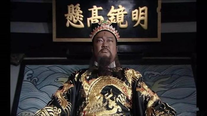 Bao Chửng (sinh ngày 5 tháng 3 năm 999 - mất ngày 3 tháng 7 năm 1062), biểu tự Hy Nhân, thường được gọi là Bao Thanh Thiên hay Bao Công, người Lư Châu, Hợp Phì (giờ là huyện Phì Đông, thành phố Hợp Phì, tỉnh An Huy). Ông là vị quan thanh liêm, chính trực nổi tiếng của nhà Tống trong lịch sử Trung Hoa.
