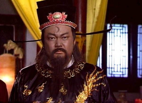 Từ những điều này, quan phục mà Bao Công mặc là mãng bào chứ không phải long bào. Nếu Bao Chửng gan to tày trời, ngang nhiên mặc long bào thì ông đã bị hoàng đế nhà Tống trị tội chém đầu chứ không toàn mạng sống tới già. Ảnh trong bài mang tính minh họa.