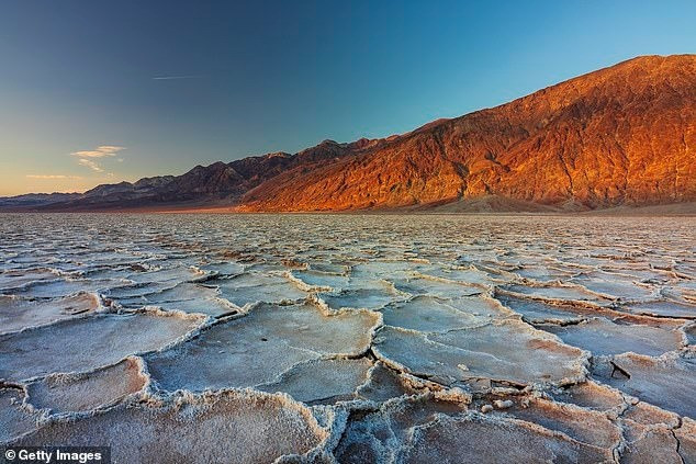 "Những cơn bão mùa thu này đã mang đến lượng mưa nhiều hơn lượng mưa mà Thung lũng Chết thường nhận được trong cả một năm", Cục Công viên Quốc gia cho biết trong một thông cáo báo chí. Ảnh: Getty Images.