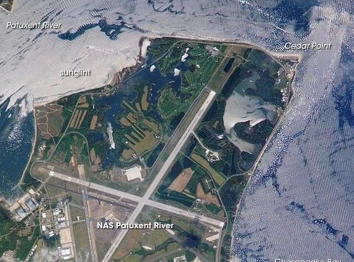 Trạm Không quân Hải quân Patuxent River tại bang Maryland, thường gọi là Pax River, bị cáo buộc là đang bí mật che giấu một “phương tiện lạ không rõ nguồn gốc”, có thể từ những năm 1950. Ảnh: NASA.