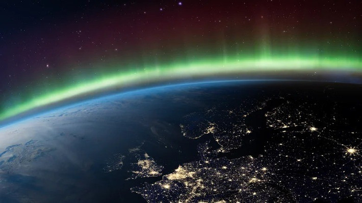 Các cơn bão địa được xếp theo thang G1 - G5 với cấp độ tăng dần. Theo các nhà khoa học, cấp G3 - G4 xảy ra vài lần mỗi năm tùy chu kỳ Mặt trời, trong khi cấp G5 cực hiếm nhưng có thể gây rối loạn diện rộng. Ảnh: buradaki/Shutterstock.