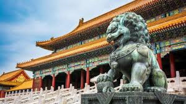 Nguồn nước dồi dào của "thần xà" được dùng hiệu quả trong việc dập lửa khi các cung điện trong Tử Cấm Thành xảy ra hỏa hoạn.