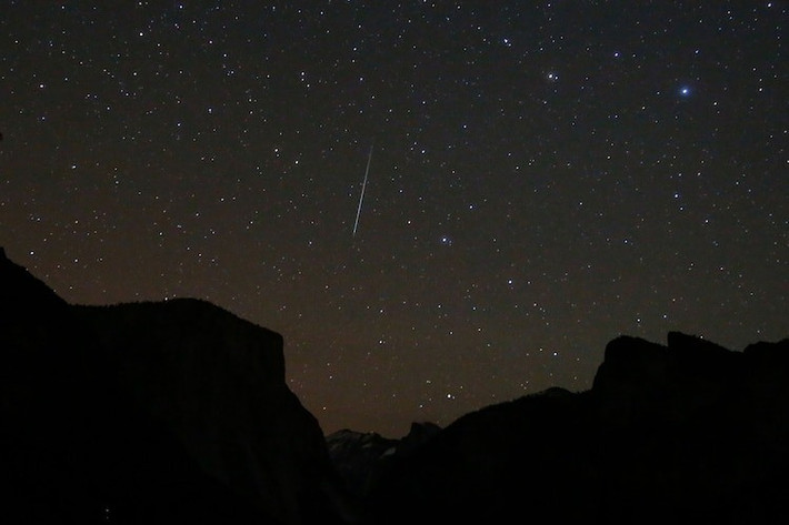 Địa điểm lý tưởng để quan sát mưa sao băng Geminids đạt cực đại là những khu vực nông thôn hẻo lánh, nơi không bị ảnh hưởng bởi ô nhiễm ánh sáng từ đèn đường đô thị. Ảnh: Anadolu via Getty Images, FILE.