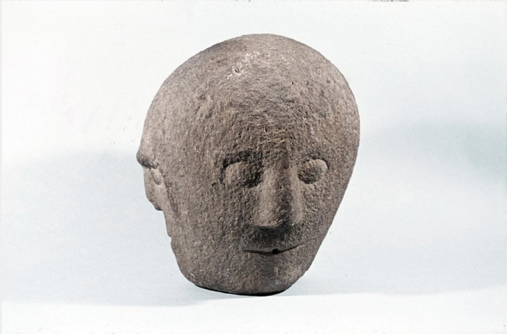 Hiện vật được tìm thấy ở Drumeague (trong tiếng Ireland có nghĩa là "Đồi Tử thần") và thi thể của một người đàn ông thời Đồ sắt bị hiến tế đã được khai quật gần đó. Vì vậy, hiện vật này có thể liên quan đến nghi lễ hiến tế người. Ảnh: National Museum of Ireland/X.