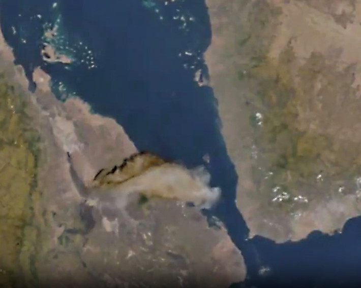 Vụ phun trào núi lửa Hayli Gubbi đã khiến ngôi làng Afdera gần đó bị bao phủ trong tro bụi. Ảnh: Modis.