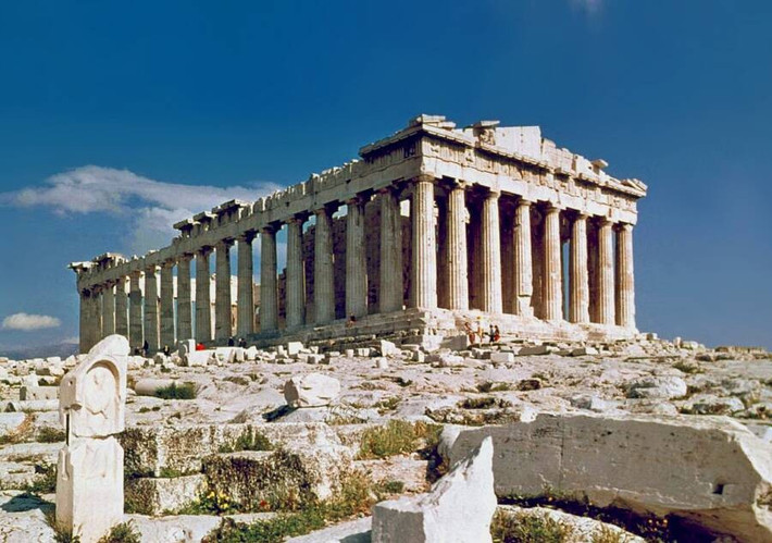 Ông Enrico tin rằng, mảnh đá cẩm thạch đó là một phần của đền Parthenon. Tuy nhiên, sau khi phân tích, các chuyên gia xác định hiện vật này có thể đến từ Hekatompedon - một ngôi đền ở Acropolis thậm chí còn cổ xưa hơn cả đền Parthenon. Ảnh: Steve Swayne/Wikimedia Commons.
