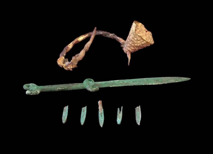 Trong quá trình khai quật ở vùng Karaganda, Kazakhstan vào mùa Hè năm nay, các nhà khảo cổ đã phát hiện ra ngôi mộ còn nguyên vẹn với niên đại khoảng 2.500 năm tuổi. Đó là mộ cổ của một chiến binh Saka. Ảnh: Karaganda Regional Museum.