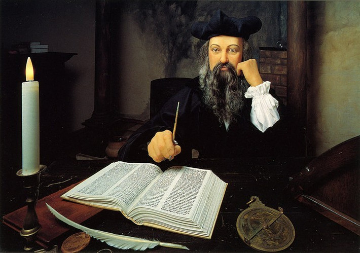 Theo các nhà nghiên cứu, lúc sinh thời, Nostradamus từng tiên đoán về nguy cơ Thế chiến 3 và và sao Hỏa. Một đoạn tiên tri được Nostradamus viết có nội dung: “Khi sao Hỏa đi trên quỹ đạo của mình giữa các vì sao, máu người sẽ nhuộm đẫm thánh địa. Ba ngọn lửa trỗi dậy từ phương Đông, trong khi phương Tây lặng lẽ mất đi ánh sáng”.