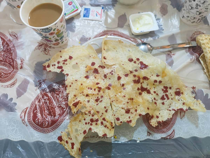 Không những vậy, người dân trên đảo Hormuz còn sử dụng đất đỏ giàu oxit để nấu cá, nướng bánh mì, chế biến dưa chua, mứt, nước sốt... Ảnh: theglobetrottingdetective.com.