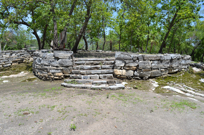 Việc làm biến dạng hộp sọ được tiến hành mà không gây đau đớn bởi vì xương sọ của trẻ sơ sinh mềm, rất dễ uốn nắn, cho phép các gia đình dần dần định hình lại hình dáng phần đầu như một phong tục văn hóa. Ảnh: INAH.