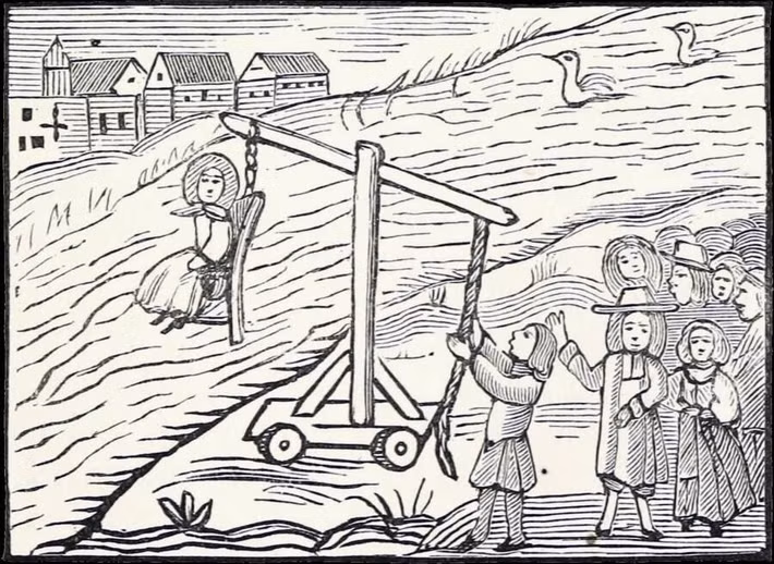 Tiếp đến, thử thách bằng nước thường được sử dụng trong các phiên tòa xét xử phù thủy. Bị cáo sẽ bị trói bằng dây thừng rồi ném xuống vùng nước gần đó như sông, hồ. Nếu bị chìm thì người đó được coi là vô tội và sẽ được kéo lên bờ trước khi chết đuối. Tuy nhiên, nếu họ bắt đầu nổi lên mặt nước thì sẽ bị xem là có tội. Ảnh: Public Domain.