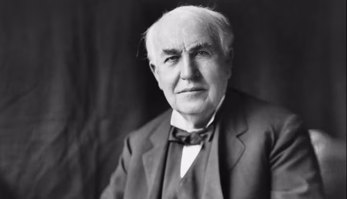 Trong các phát minh, máy đếm phiếu tự động được xem là một sáng chế thất bại của Edison. Sáng chế này được ông giới thiệu tới công chúng khi 22 tuổi với mục đích là giúp tiết kiệm nhiều thời gian bầu cử cũng như giao dịch hàng ngày.