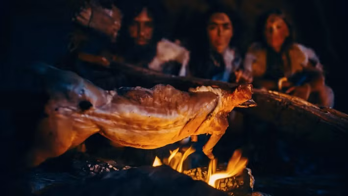 Người Neanderthal cũng ăn đậu lăng, các loại hạt và quả, thậm chí cả cỏ. Các nhà nghiên cứu đã tìm thấy những hiện vật ở Italy cho thấy người Neanderthal còn từng làm một loại bột để ăn. Ảnh: Gorodenkoff/Shutterstock.com.