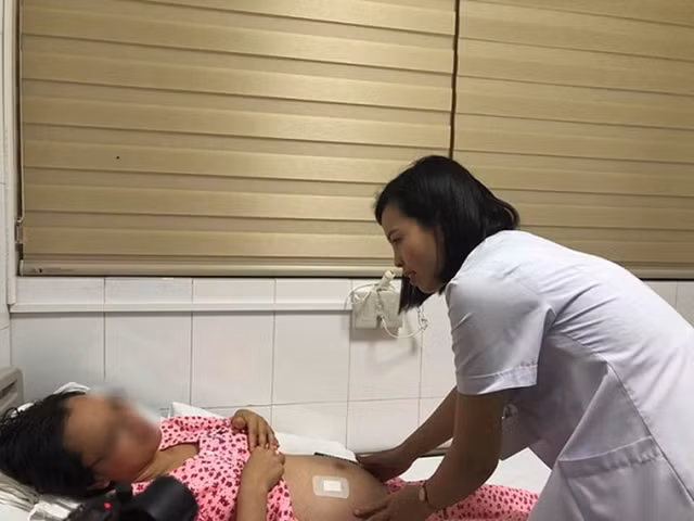 Mừng rớt nước mắt ca phẫu thuật cho thai nhi ngay buồng ối đã thành công Mung rot nuoc mat ca phau thuat cho thai nhi ngay buong oi da thanh cong