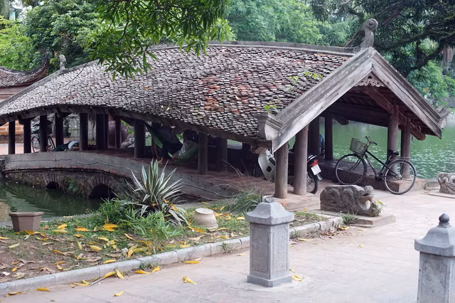 Mục sở thị 7 cây cầu ngói cổ đẹp huyền bí nhất Việt Nam - Hình 2 Muc so thi 7 cay cau ngoi co dep huyen bi nhat Viet Nam-Hinh-2