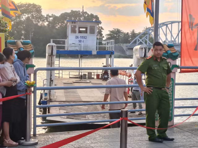 Le hoi chua Ong Cu Lao Pho: Nguoi dan no nuc tham du le tha hoa dang tren song Dong Nai-Hinh-15