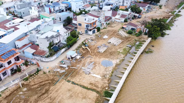 Cận cảnh dự án đường ven sông Đồng Nai trước nguy cơ chậm tiến độ - Hình 3 Can canh du an duong ven song Dong Nai truoc nguy co cham tien do-Hinh-3