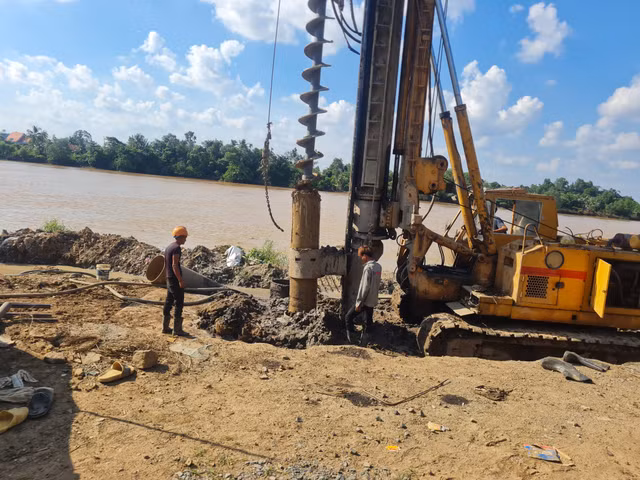 Cận cảnh dự án đường ven sông Đồng Nai trước nguy cơ chậm tiến độ - Hình 8 Can canh du an duong ven song Dong Nai truoc nguy co cham tien do-Hinh-8