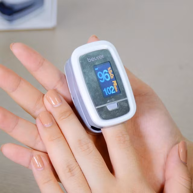 Máy đo chỉ số SpO2: Bệnh nhân COVID-19 sử dụng ra sao? - Hình 2 May do chi so SpO2: Benh nhan COVID-19 su dung ra sao?-Hinh-2
