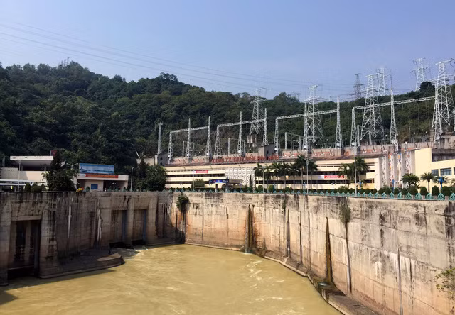 Đập Thủy điện Hòa Bình - công trình kỳ vĩ lớn nhất Đông Nam Á. - Hình 9 Dap Thuy dien Hoa Binh - cong trinh ky vi lon nhat Dong Nam A.-Hinh-9