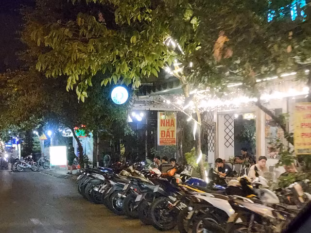 TP HCM: Chiếm công viên, vỉa hè thành nơi kinh doanh, để xe - Hình 9 TP HCM: Chiem cong vien, via he thanh noi kinh doanh, de xe-Hinh-9
